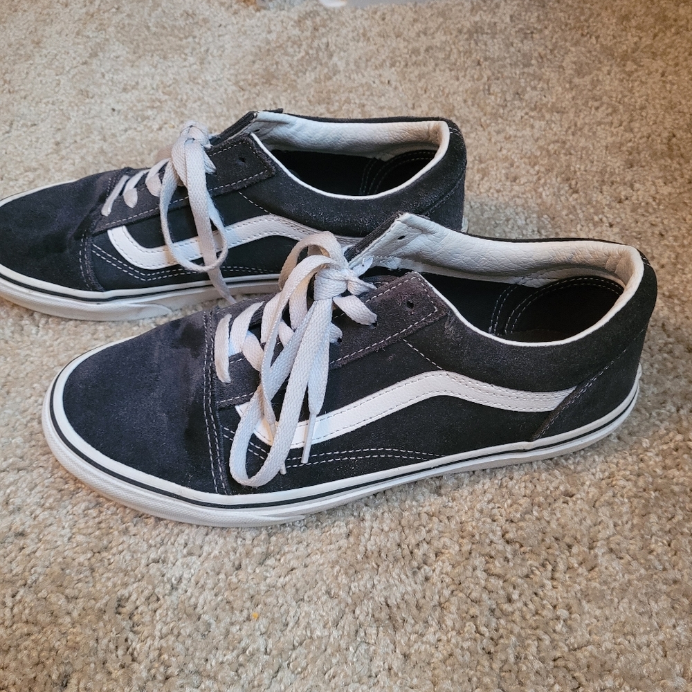 Vans - Picture 2 of 4